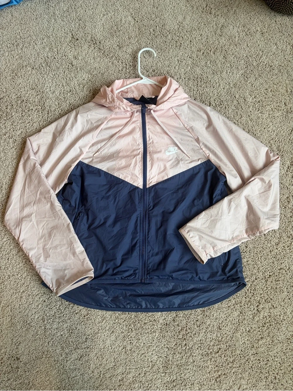 Nike Women’s Light Pink and Light Navy Colorblock Hooded Windbreaker Size M